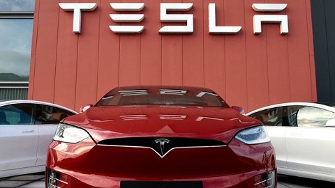 Tesla milyonun üzerinde aracı geri çağırıyor